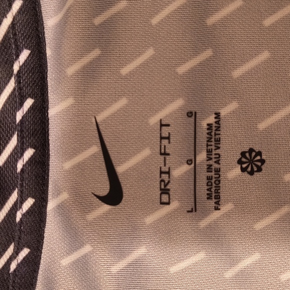 Nike Dri-Fit Black and White Golf Top (L) - Picture 7 of 8